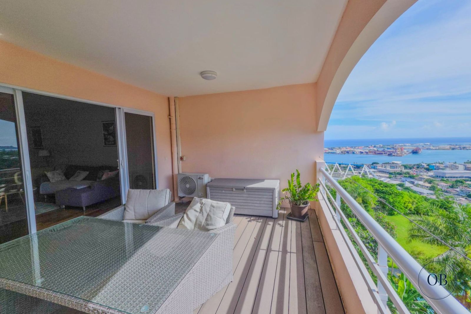 F2 meublé avec vue mer — Tipaerui, Papeete (PLUS DISPONIBLE)